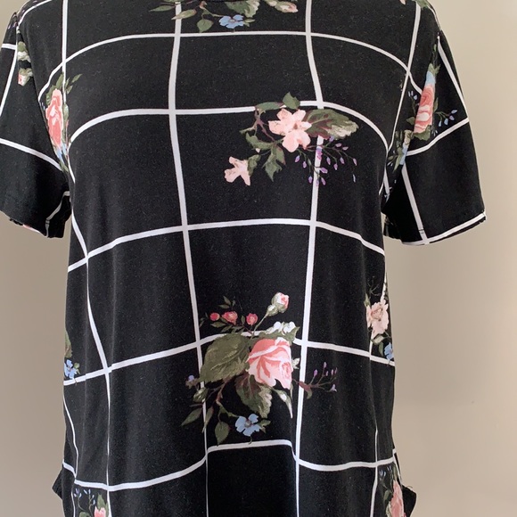 ‼️SOLD‼️ Casual | dressy top - Picture 2 of 6